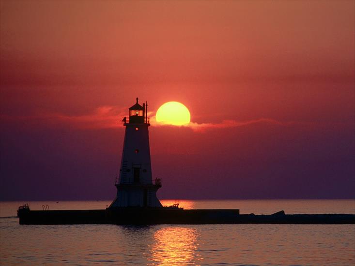 LATARNIE - Sunset on the Lighthouse.jpg